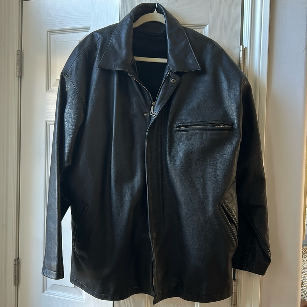 XL men’s leather jacket with removable lining.